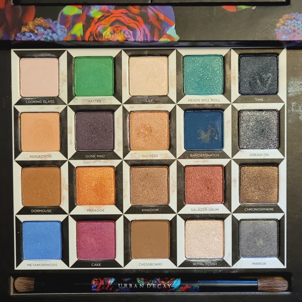NWOT Urban Decay Disney Alice Through The Looking Glass Eyeshadow Palette - Picture 5 of 9